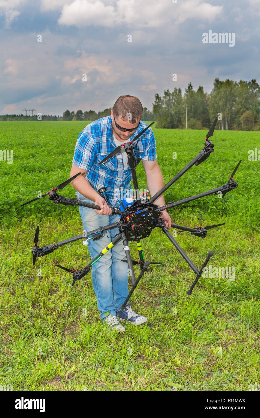 L'étalonnage technicien multicopter' pilote aviation boussole copter Banque D'Images