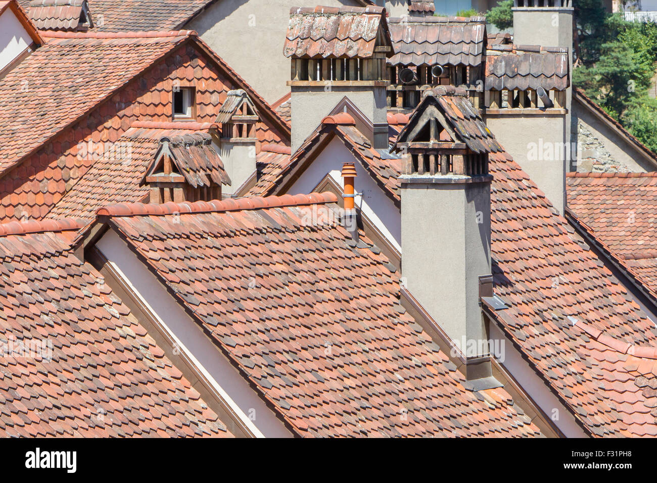 À la recherche de vieux toits de la ville de Berne Banque D'Images