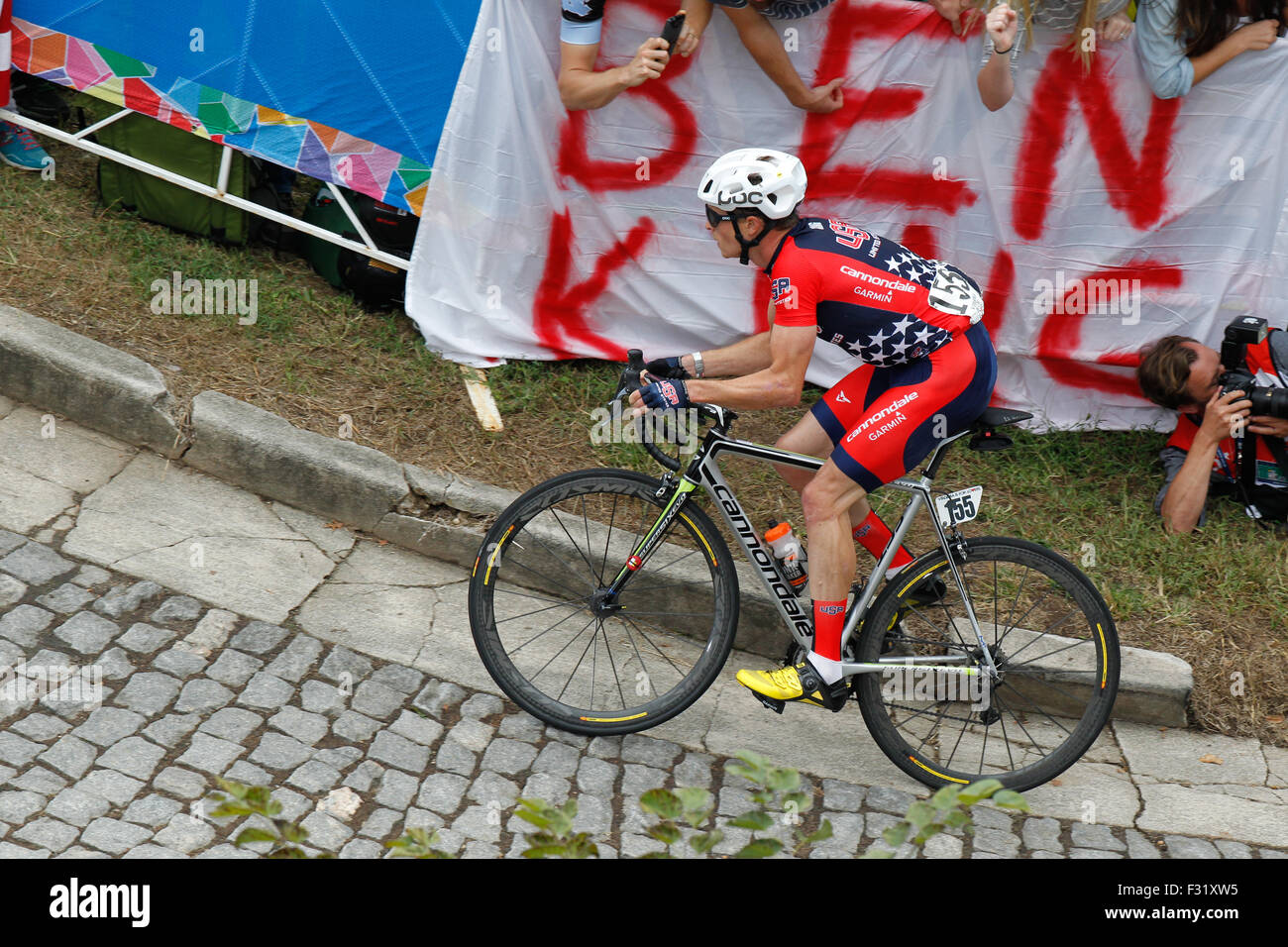 Richmond (Virginie), 27 sept., 2015. virginie ben local attractions king passé un supporter's signe sur libby hill au cours de l'uci championnats du monde sur route dans la région de Richmond, en Virginie. crédit : ironstring/Alamy live news Banque D'Images