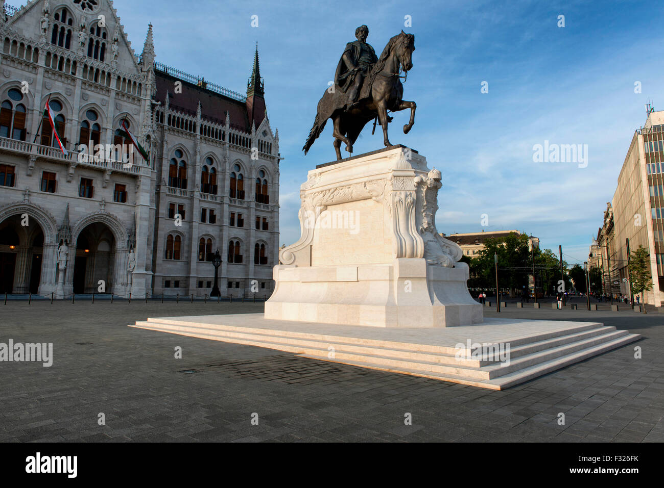 Statue du Comte Gyula Andrassy, la place du Parlement, Budapest, Hongrie Banque D'Images