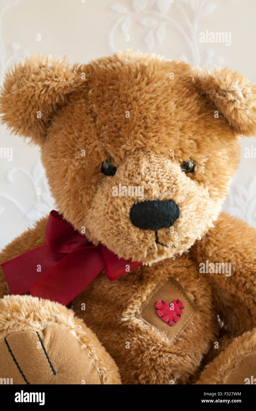 Antonio Russ ours en peluche douce assis - cadeau idéal pour la saint  valentin cadeaux Saint Valentin, jour Photo Stock - Alamy