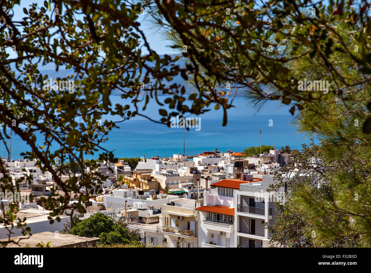 Droit d'Agios Nikolaos à partir de la colline. Crète, Grèce. Banque D'Images