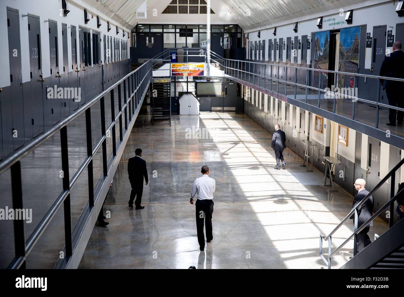 Le président des États-Unis, Barack Obama visite l'établissement correctionnel fédéral d'El Reno, 16 juillet 2015 à El Reno, Oklahoma. Le voyage d'Obama était la première visite d'un président de séance d'une prison fédérale. Banque D'Images