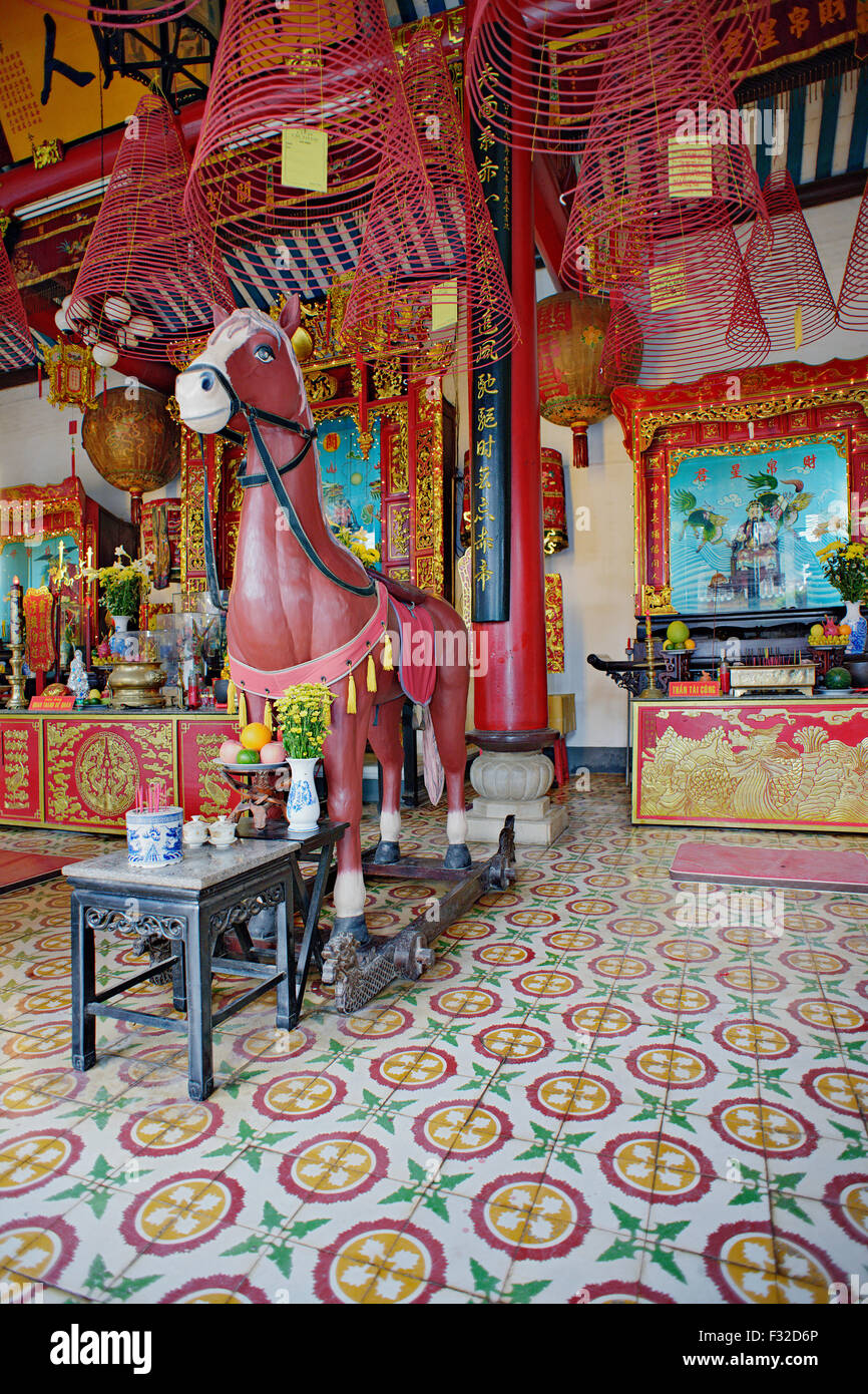 Statue de cheval dans un temple à Hoi An, Vietnam central. Banque D'Images