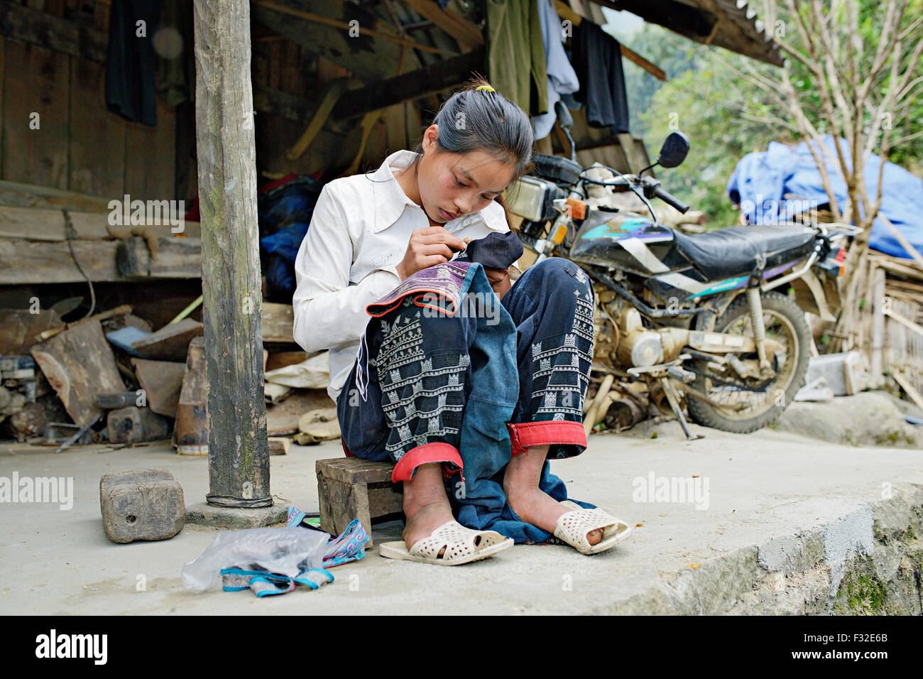 Les gens Dao (l'un des groupes autochtones dans le nord du Vietnam) sont célèbres pour leur artisanat. Sapa, Vietnam. Banque D'Images