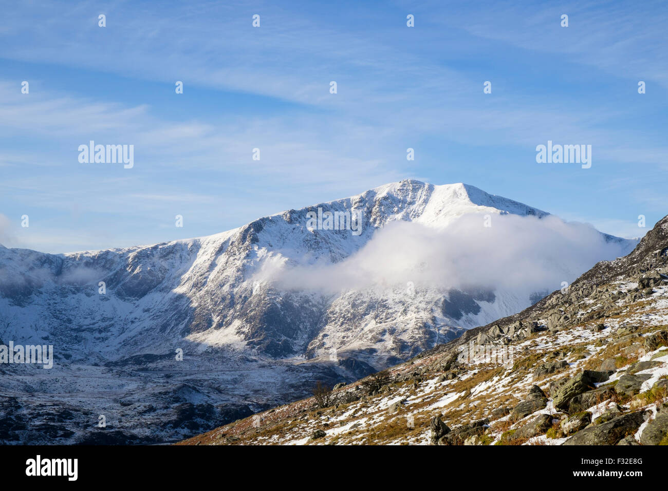 Snow-capped Y Garn pic de montagne de ski de Pen An Wen Ole dans le parc national de Snowdonia, le Nord du Pays de Galles, Royaume-Uni, Angleterre Banque D'Images