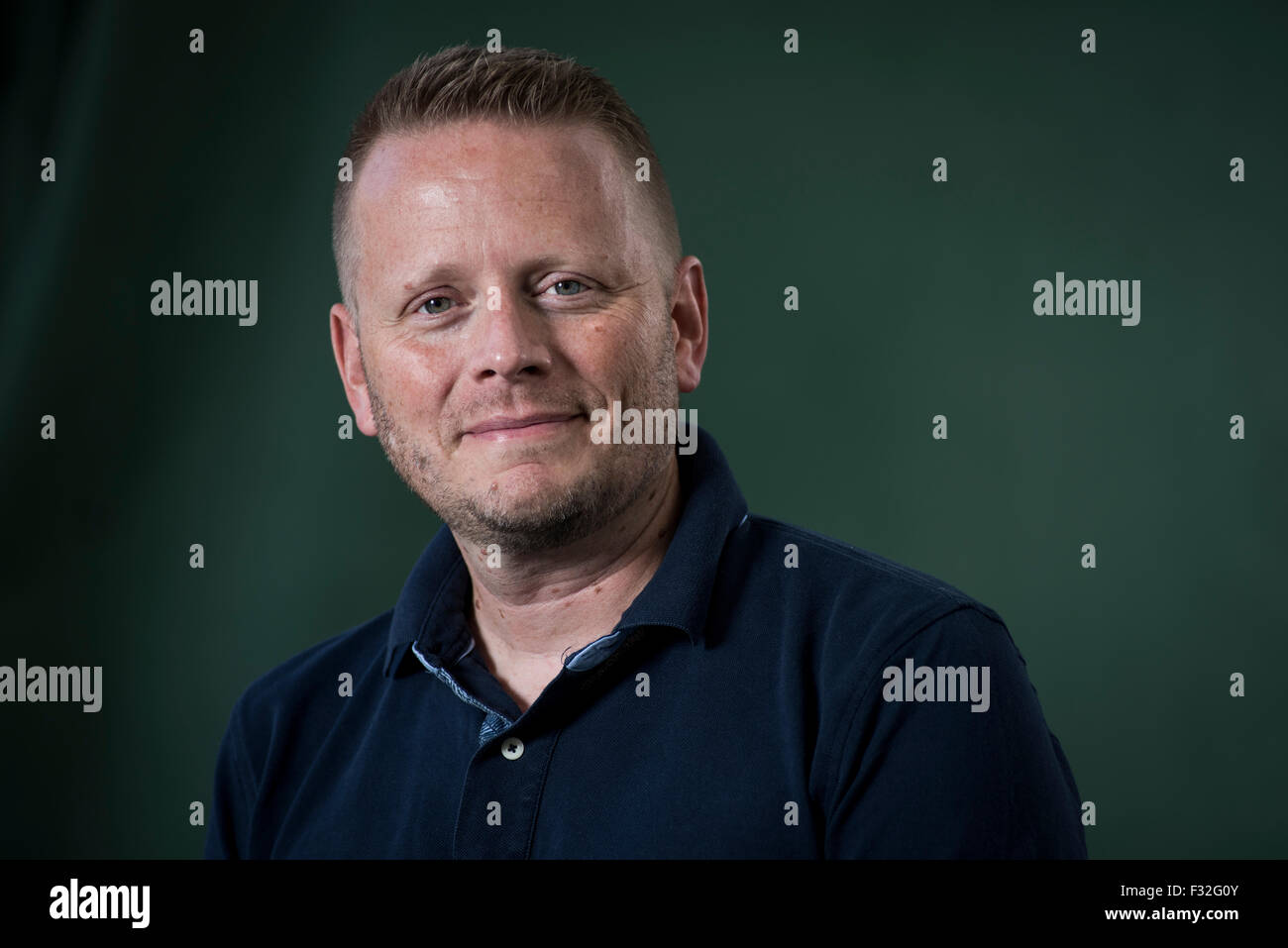 American-born anglais auteur, journaliste et conférencier Patrick Ness. Banque D'Images