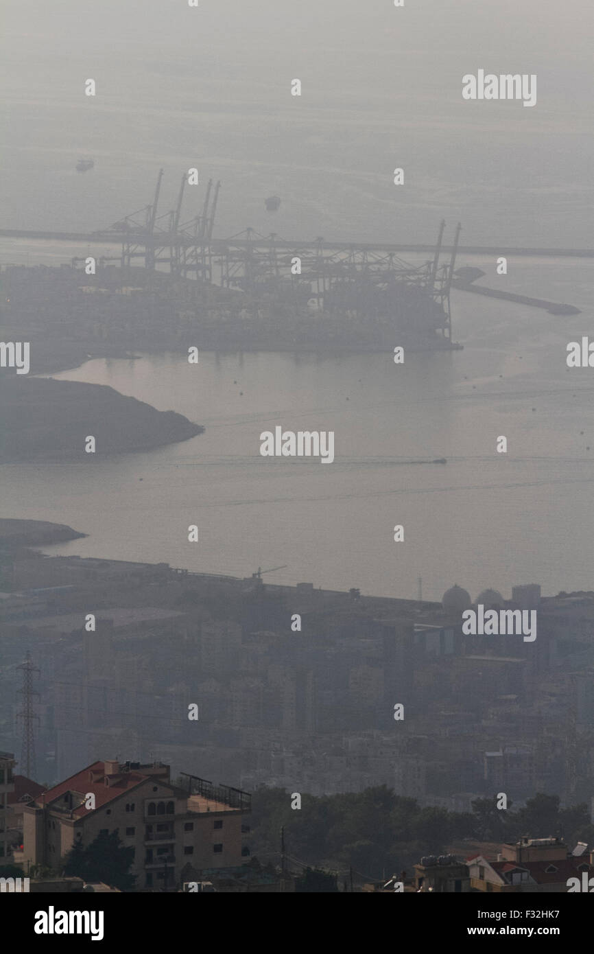 Beyrouth, Liban. 28 Septembre, 2015. Météo : Le soleil se couche sur la capitale libanaise de Beyrouth : Crédit amer ghazzal/Alamy Live News Banque D'Images