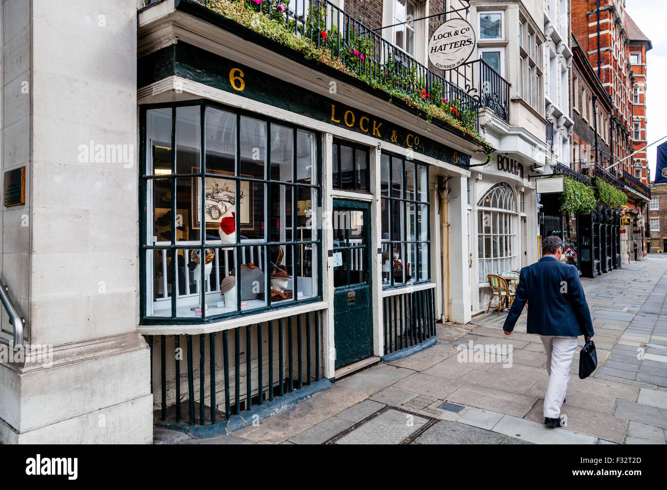 Lock & Co, chapeliers, St James Street, London, UK Banque D'Images