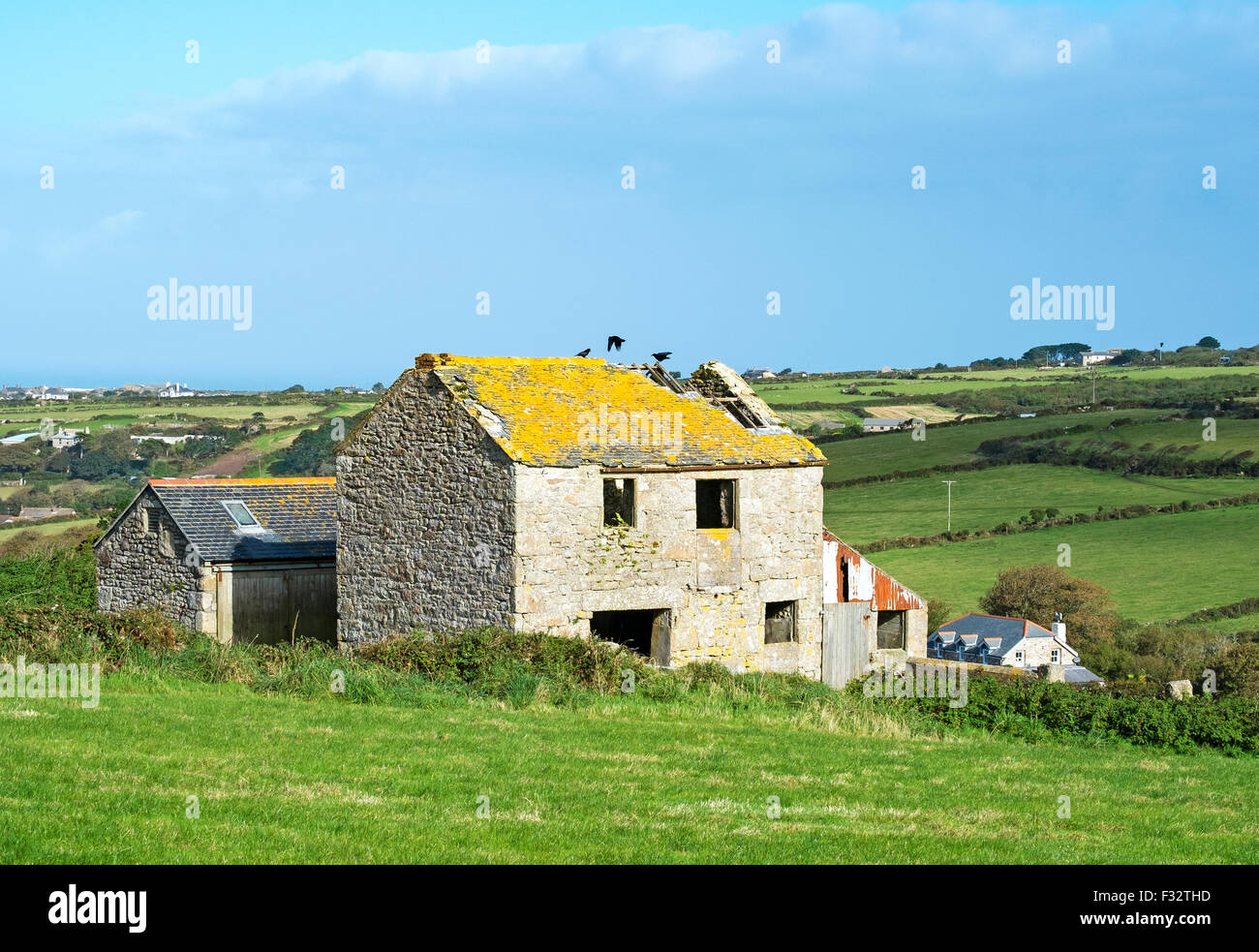 Une ferme abandonnée près de st.seulement dans l'ouest de Cornwall, England, UK Banque D'Images