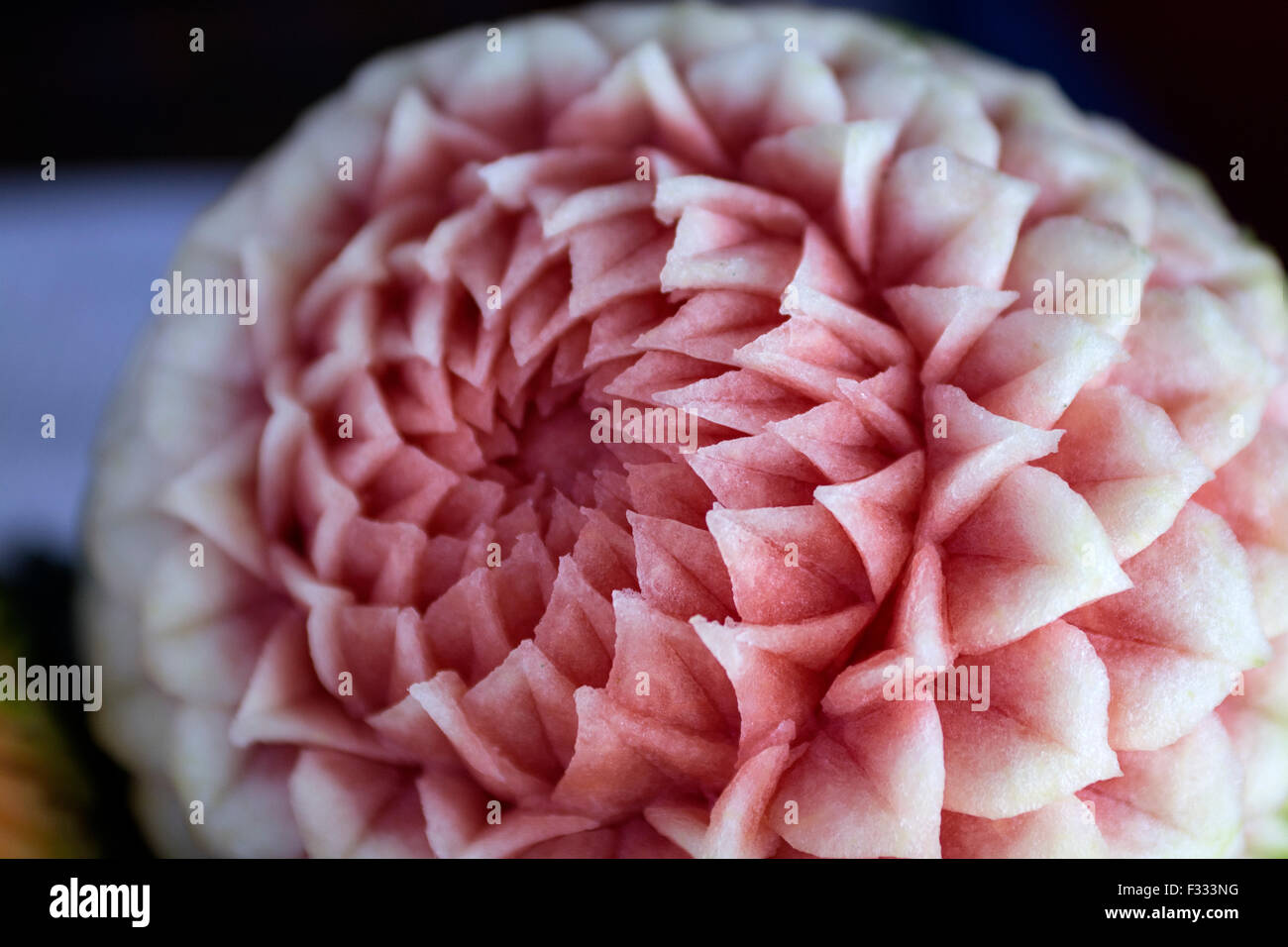 Un exemple de l'art de la sculpture sur fruits thaïlandais ; Irvine Global Village Festival. Banque D'Images