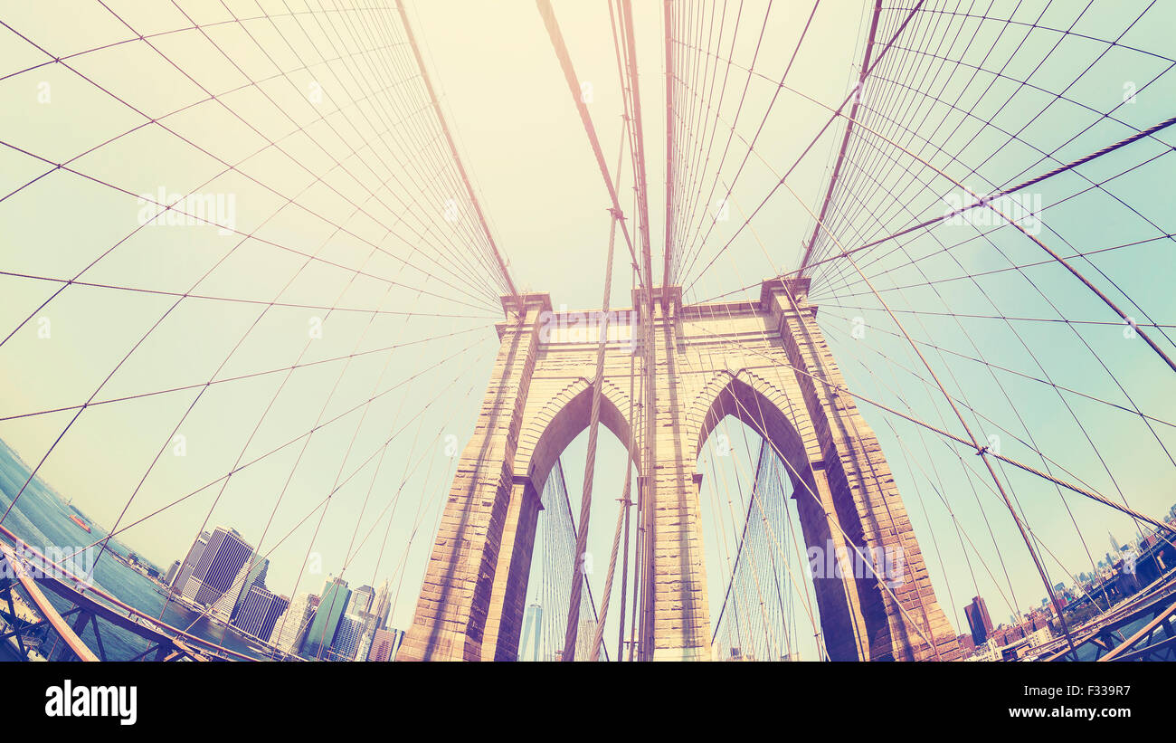 Retro photo stylisée du pont de Brooklyn, NYC, fisheye, USA. Banque D'Images