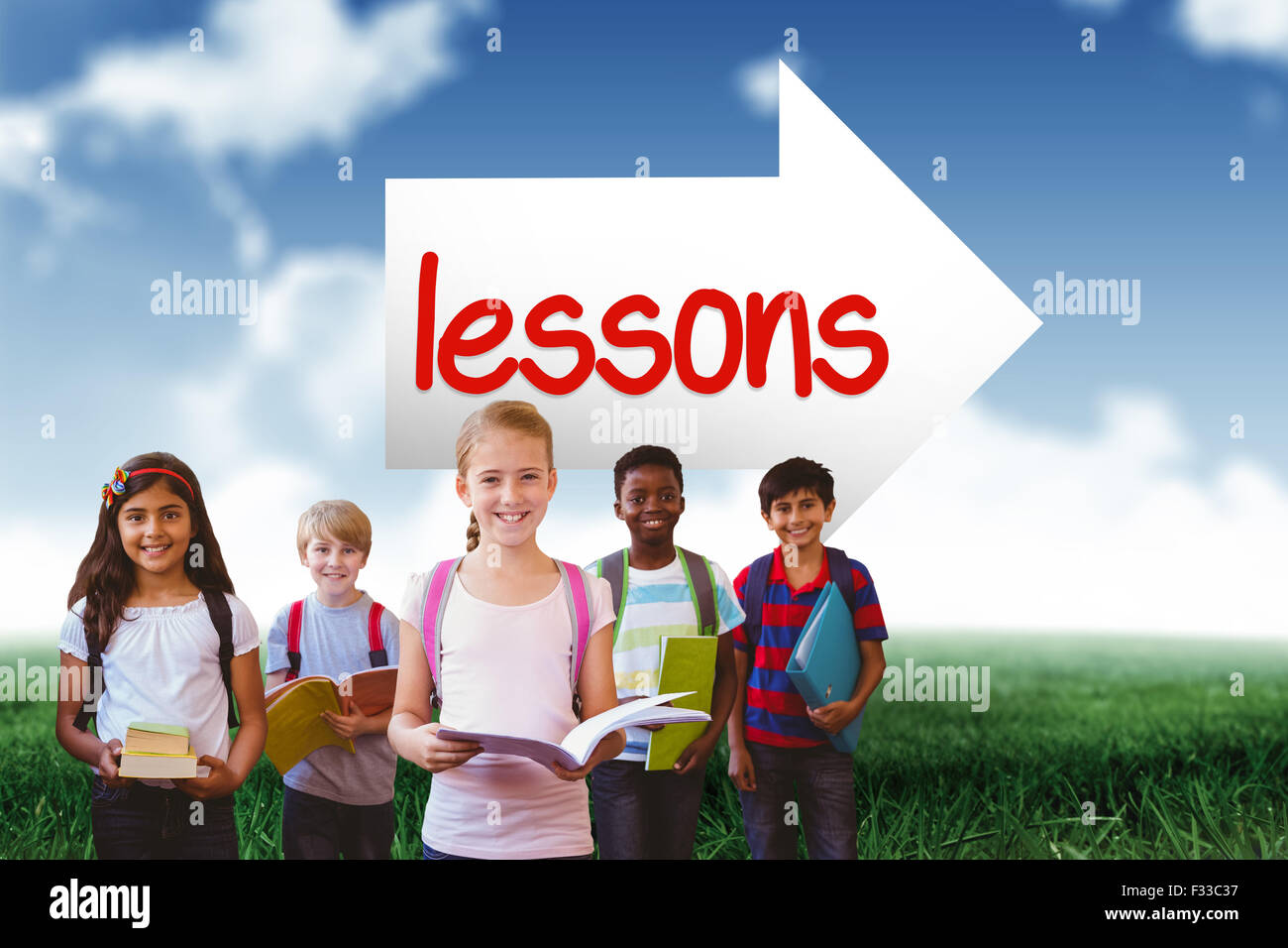 Leçons contre ciel bleu sur champ vert Banque D'Images