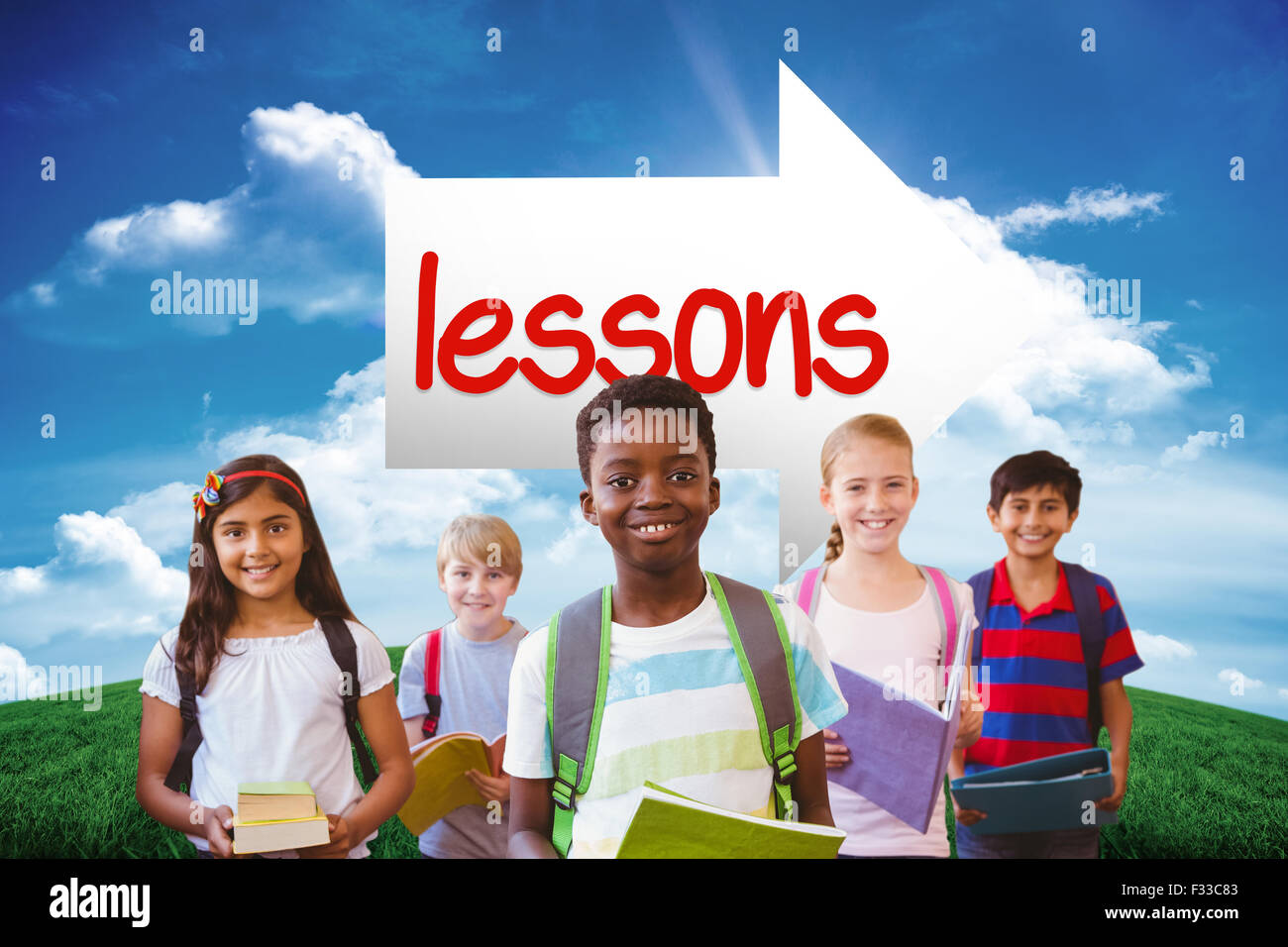 Leçons contre green hill under blue sky Banque D'Images