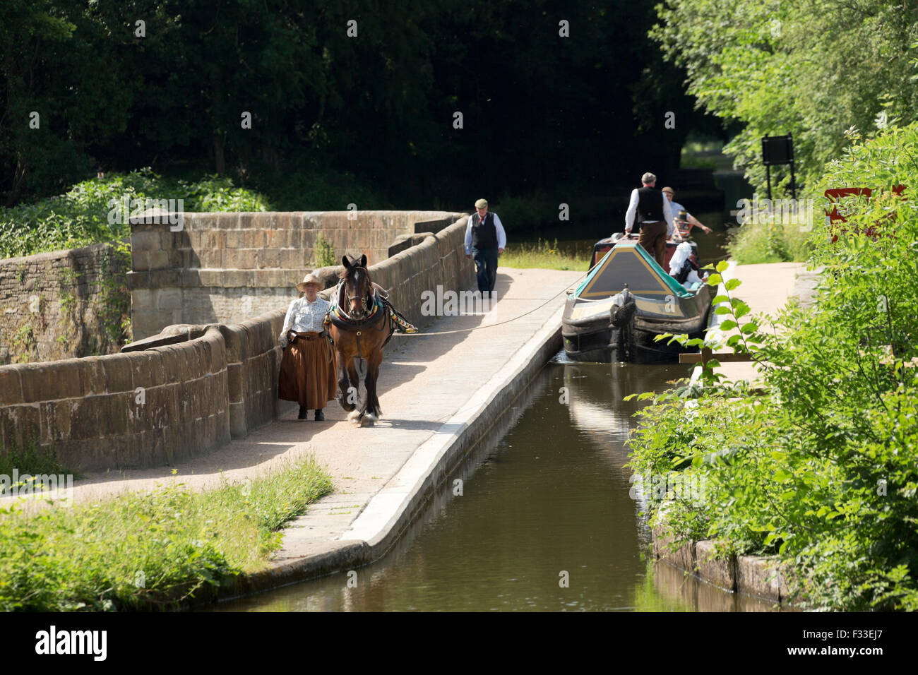 Bateau de remorquage de chevaux Anglais Europe Angleterre charbon étroit Banque D'Images