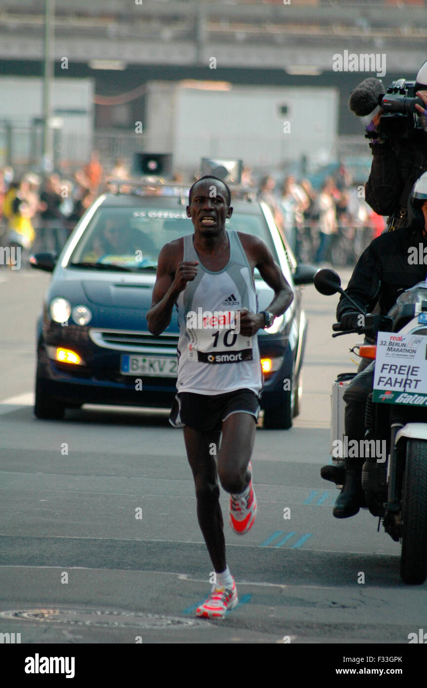 Der Gewinner des Berlin-Marathon Manyium 2005, Philip (KEN) bei km 41- Berlin-Marathon am 25. Septembre 2005, Unter den Linden, Banque D'Images