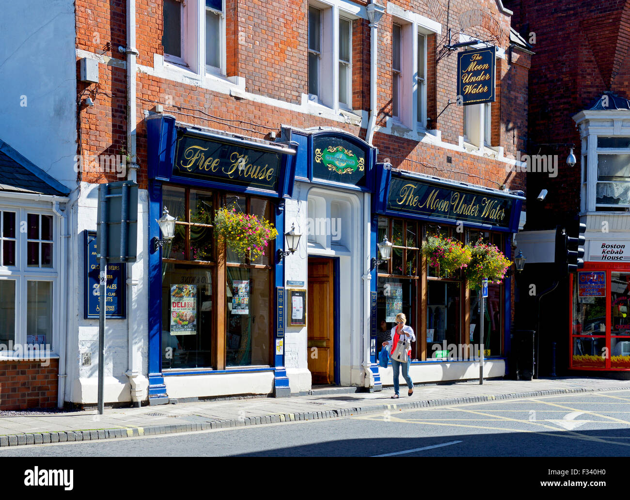 Pub Wetherspoons - la Lune dans l'eau - à Boston, Lincolnshire, Angleterre, Royaume-Uni Banque D'Images