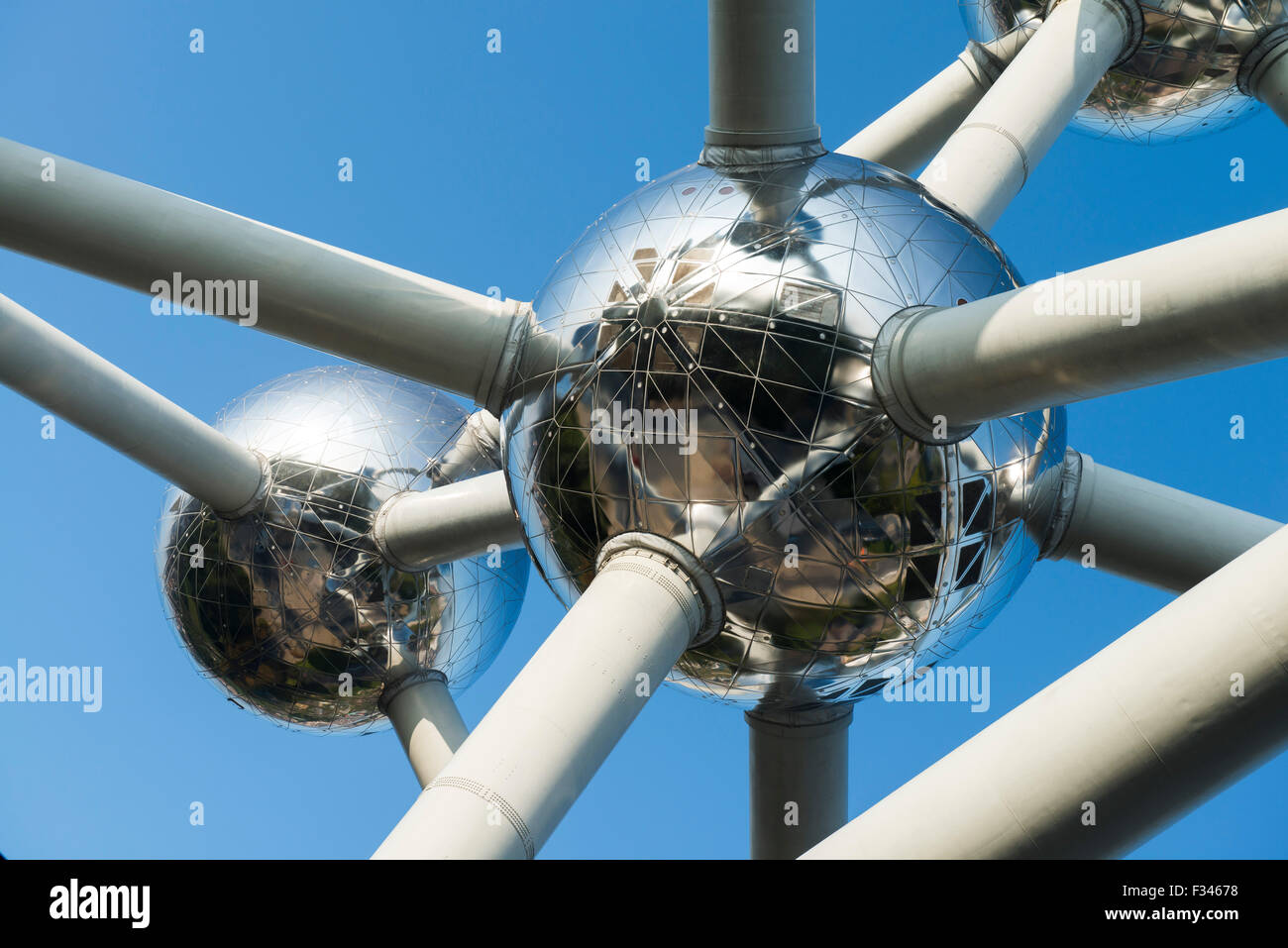 Détail de l'Atomium, modèle d'une molécule de fer, à Bruxelles Belgique Europe Banque D'Images