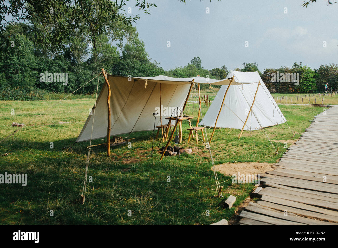 Ribe, Danemark -20 août 2015- tentes faites à la main dans le centre Vikingcenter, Ribe. Banque D'Images