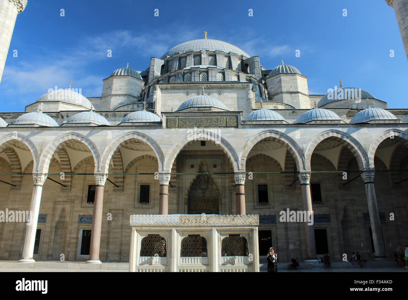 Une mosquée typique d'Istanbul comme une architecture historique et monument religieux. Banque D'Images