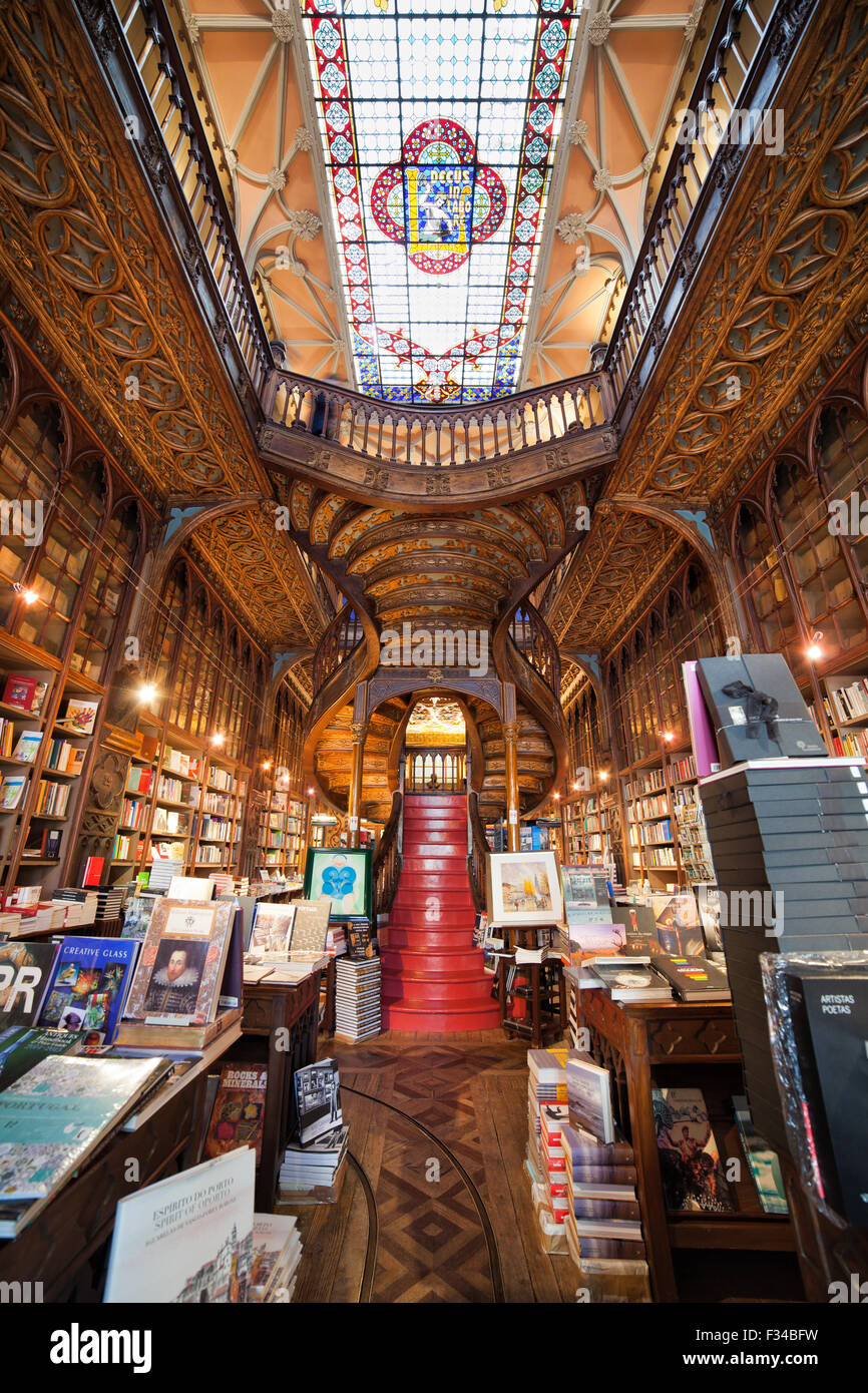 Librairie Lello et Irmao intérieur à Porto, Portugal Banque D'Images