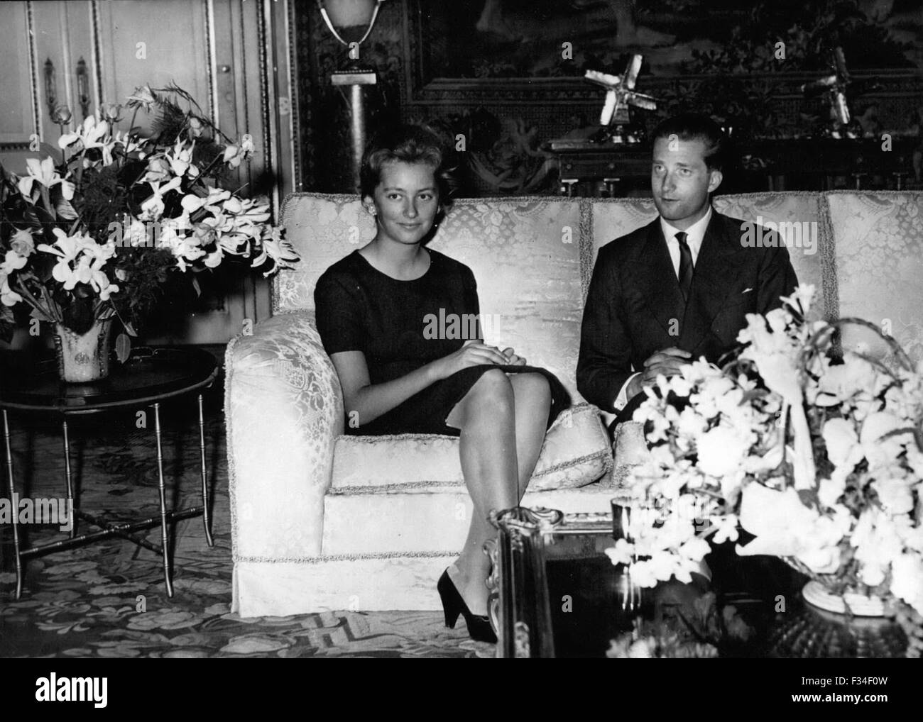 26 déc 1976 - De Liège à épouser une princesse italienne : la princesse Dona Paola Di Calabria de l'Italie et le prince Albert de Liège, dont l'engagement officiel a été annoncé dimanche par le Palais Royal de Bruxelles, photographiée en château de Laeken. © Keystone Photos USA/ZUMAPRESS.com/Alamy Live News Banque D'Images