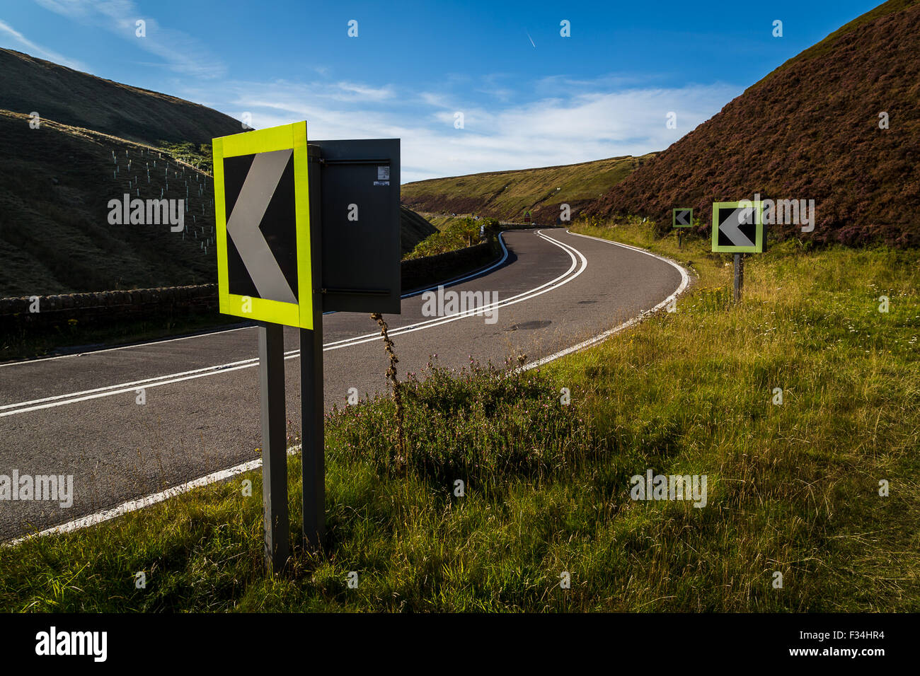 Virage de la route du col de serpent dans le Peak District. Banque D'Images Virage de la route du col de serpent dans le Peak District. Banque D'Images