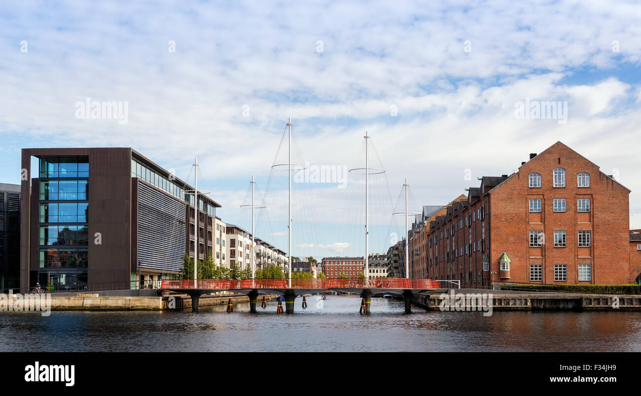 Le cercle pont enjambant le canal Christianshavn, Copenhague, Danemark Banque D'Images