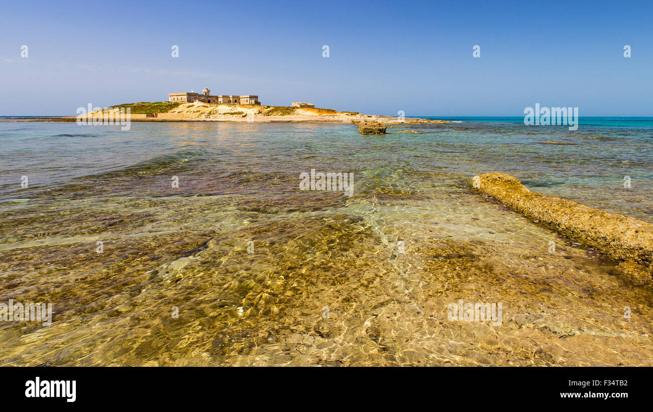 L'île des courants. Correnti Island. Isola delle Correnti, Marzamemi, Sicile. Banque D'Images