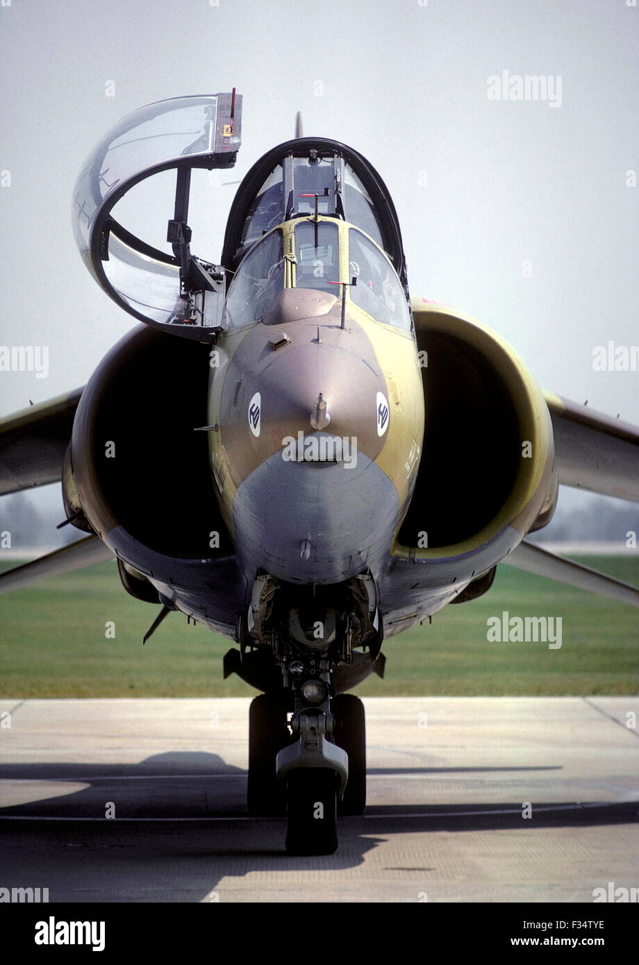 AJAXNETPHOTO - 1976. YEOVILTON, Angleterre. - JET VTOL Hawker Siddely PROTOTYPE HARRIER sur le tarmac. PHOTO:JONATHAN EASTLAND/AJAX. REF:31206/12 Banque D'Images