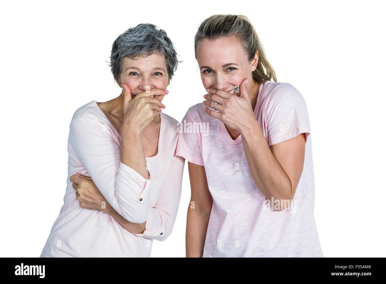 Mère et fille rire avec la main sur la bouche Banque D'Images