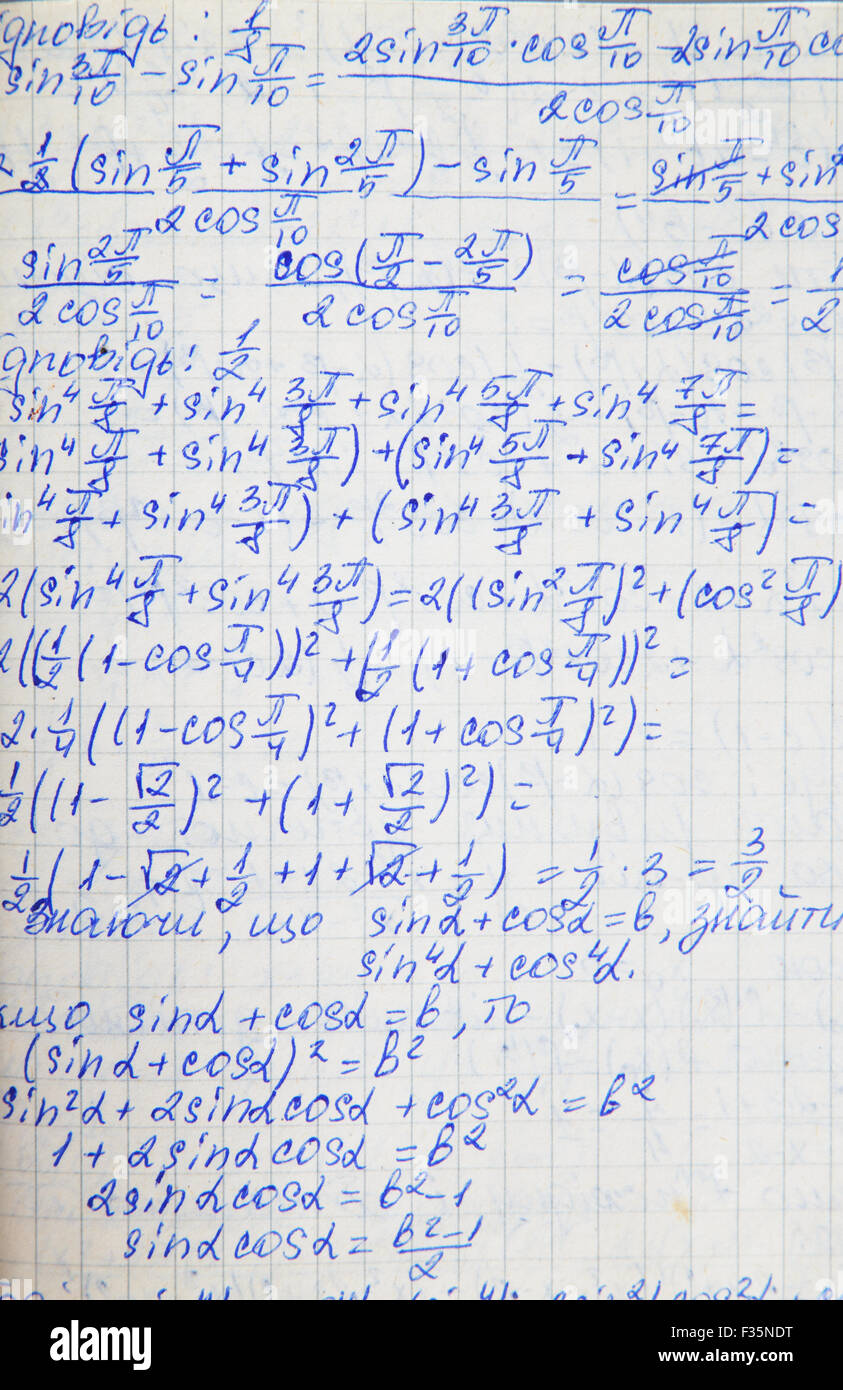 Papier quadrillé avec des formules mathématiques Banque D'Images