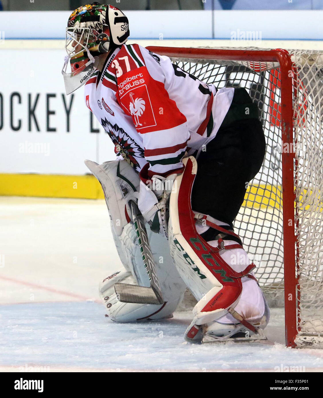 Le 29 septembre, 2015 - Munich, Bavière, Allemagne - gardien de Johan GUSTAFSSON (Goeteborg), .le hockey sur glace de la Ligue des champions de hockey CHL,ERC Ingolstadt vs Froelunda Goteborg, Ingolstadt, Saturn-Arena,sept 29th, 2015, dans la première ronde de knock out le CHL gagne contre Ingolstadt Goeteborg le premier match 4:2 (Image Crédit : © Wolfgang Fehrmann/Wolfgang Fehrmann via Zuma sur le fil) Banque D'Images