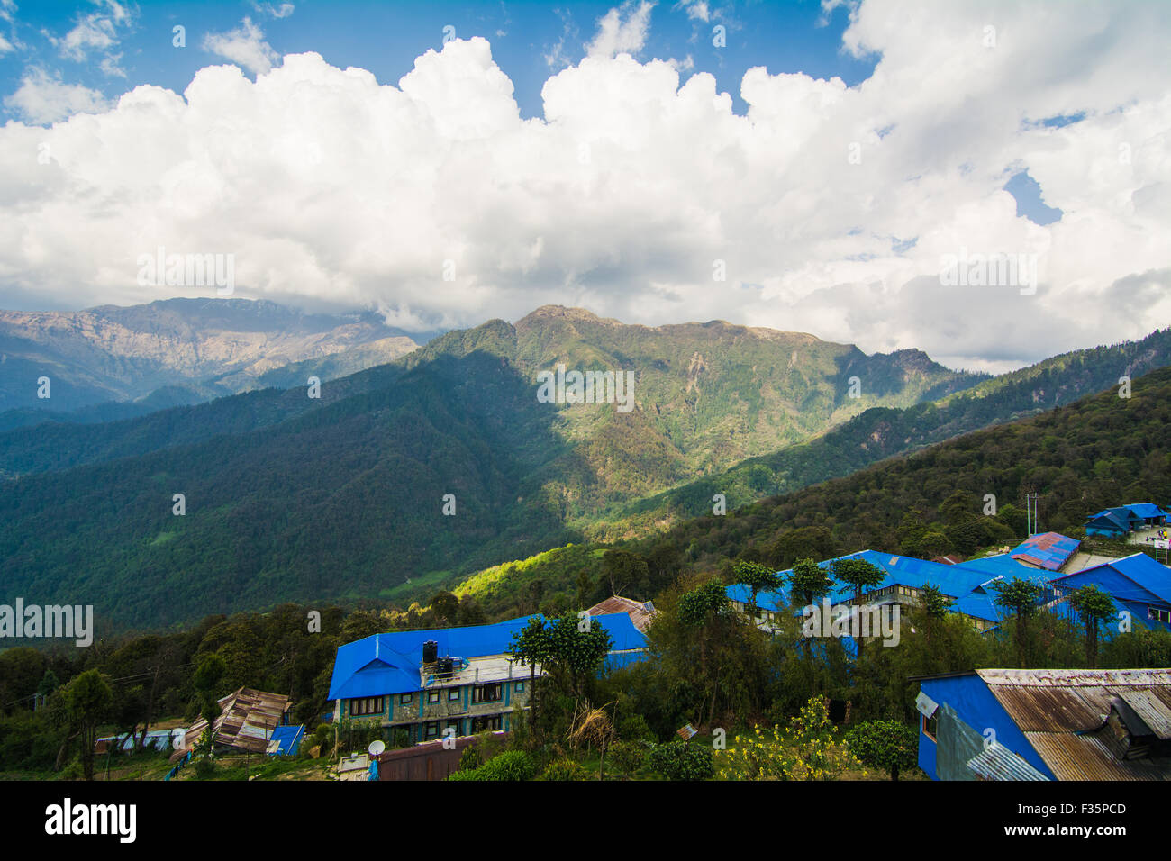 La région de Ghorepani Village sur Ghorepani Poon Hill Trek Pokhara, Népal. Banque D'Images