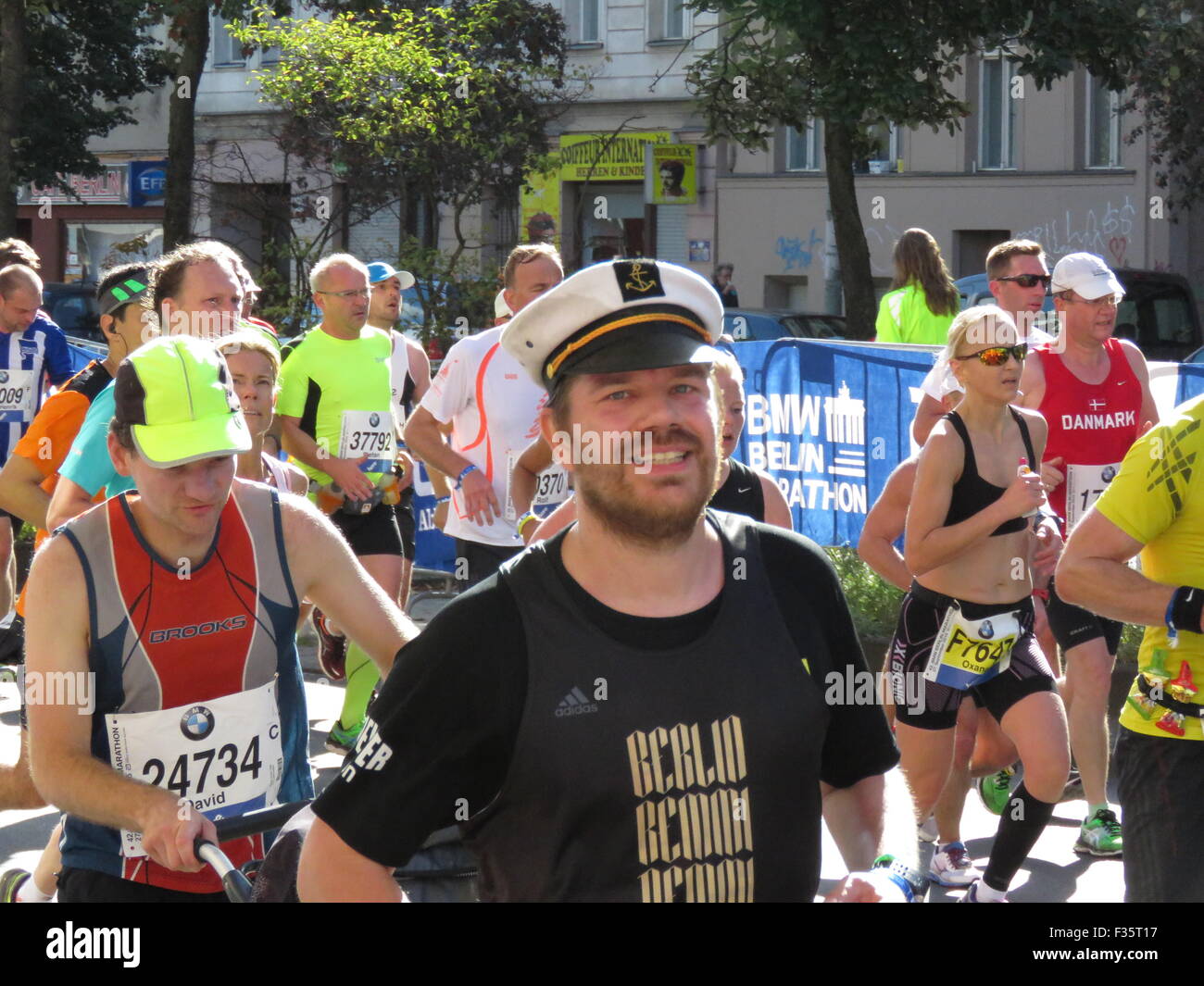 2015 BMW 0927 à Berlin Marathon runners smiling Banque D'Images