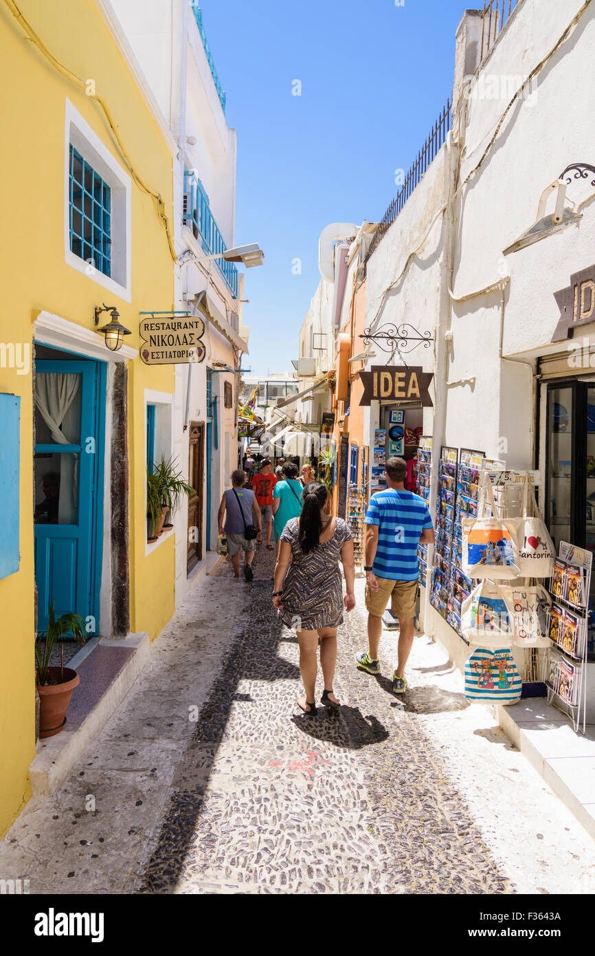 Boutiques dans l'historique de l'AEIE backstreet, Santorini, Cyclades, Grèce Banque D'Images