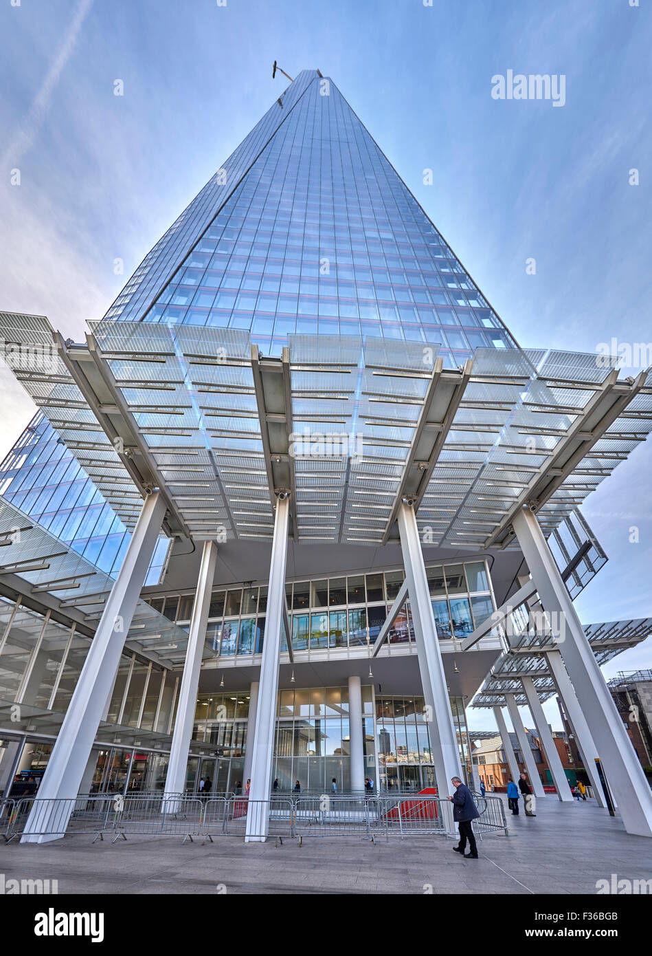 Le Shard, appelé le tesson de verre, le Shard London Bridge et London Bridge Tower, anciennement est un gratte-ciel de 72 étages Banque D'Images