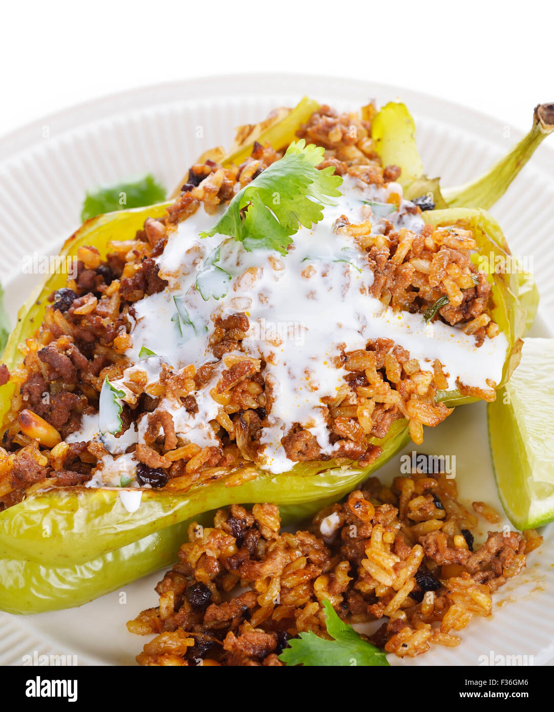 Poblano séché farci avec du poivre de cassis et de noix de pin ,libre Banque D'Images