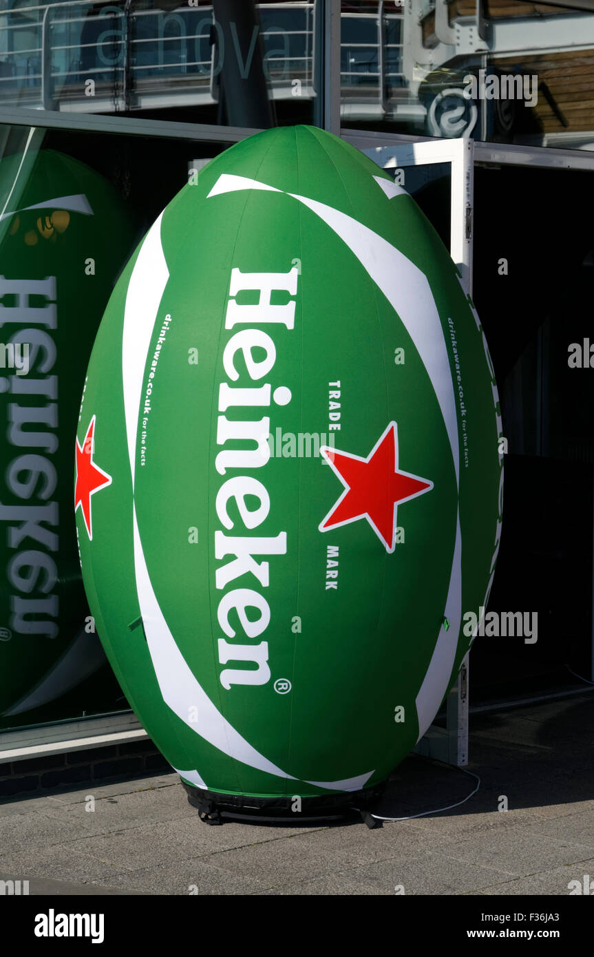 Ballon de rugby Heineken, une partie de la Coupe du Monde de Rugby 2015, Cardiff, Pays de Galles, Royaume-Uni. Banque D'Images