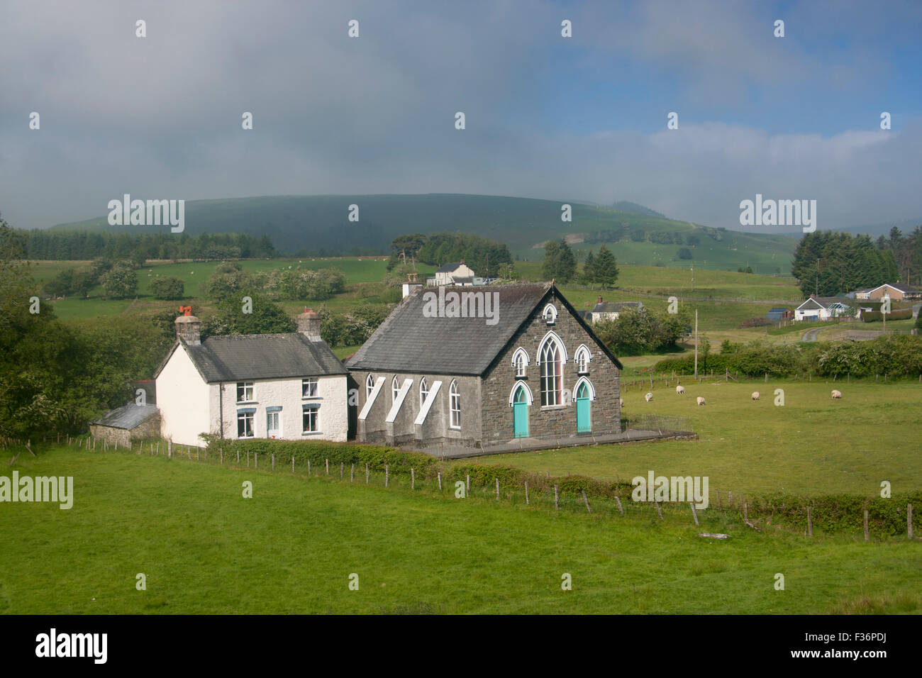 Staylittle Penfforddlas remote mountain village avec des maisons et la chapelle, Powys Pays de Galles UK Banque D'Images