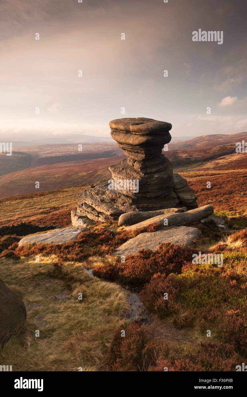 Le grenier à sel, le rock, la formation sur le bord de la Derwent, parc national de Peak District, Derbyshire Banque D'Images