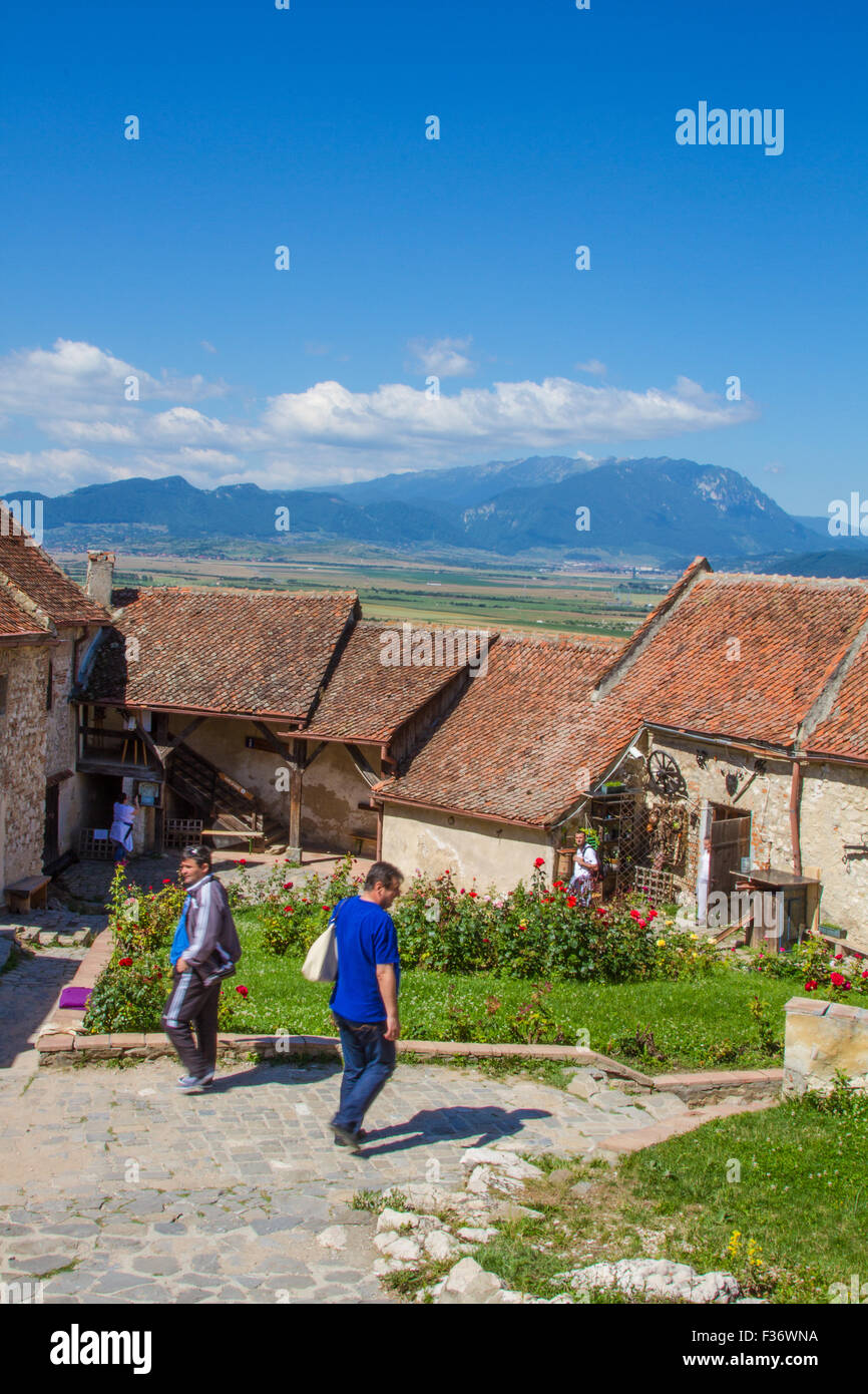 La Forteresse de Rasnov est un monument historique et monument qui se trouve au-dessus de la ville de Rasnov, Roumanie. Banque D'Images