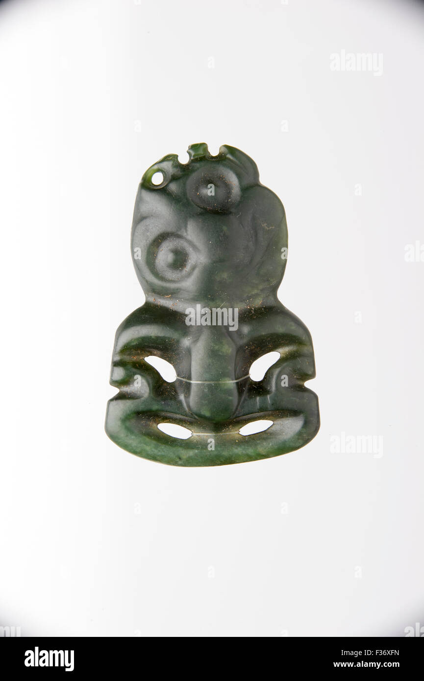 Tiki en pierre verte. Les Maoris de la sculpture sur pierre. Banque D'Images