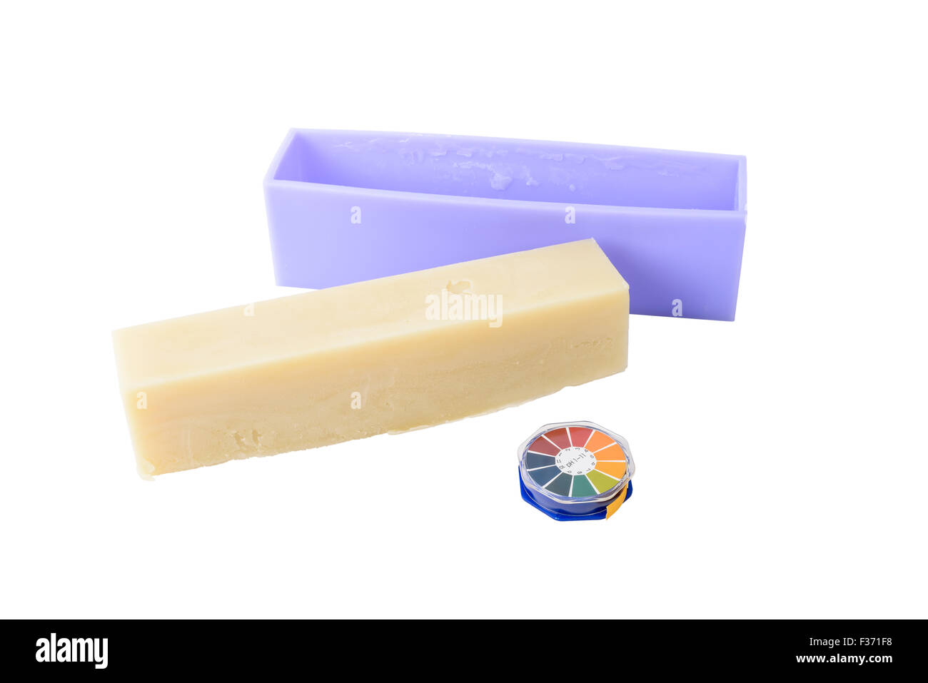 Des pains de savon fabriqué à partir de matériaux naturels et du papier de tournesol pour tester le savon Banque D'Images