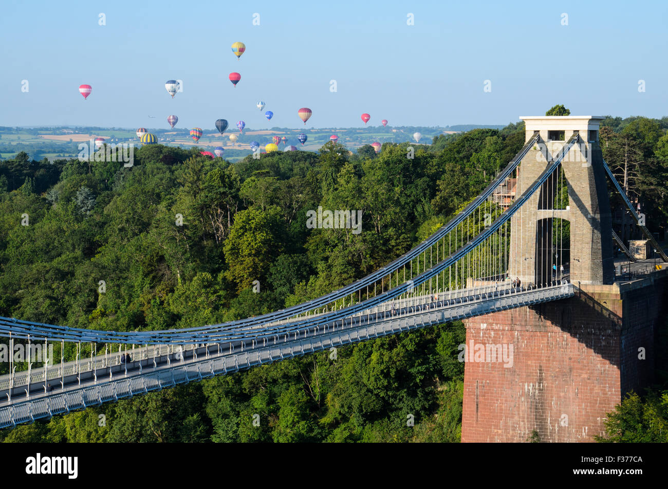 Le Bristol International Balloon Fiesta vu sur le pont suspendu de Clifton Banque D'Images