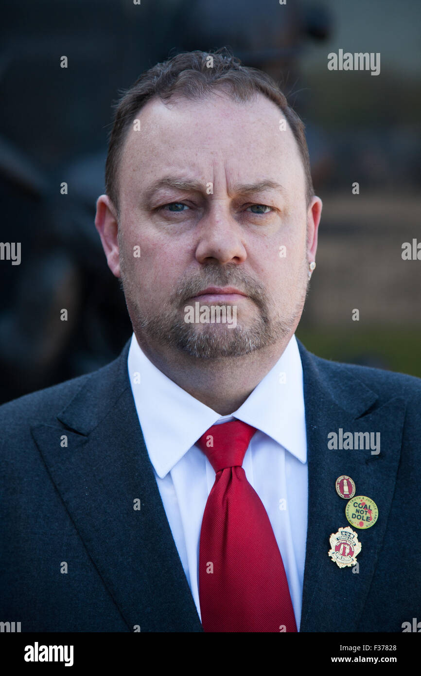 Le Secrétaire général de l'Union Nationale des mineurs Chris Cuisine à la mine de Kellingley dans West Yorkshire. Kellingley est le Banque D'Images Le Secrétaire général de l'Union Nationale des mineurs Chris Cuisine à la mine de Kellingley dans West Yorkshire. Kellingley est le Banque D'Images