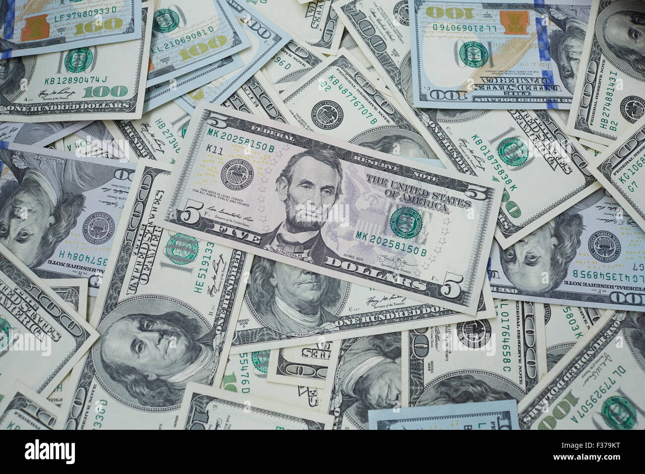 Billets à cinq et cent USD Banque D'Images