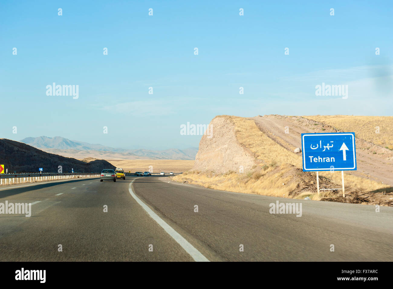 L'autoroute en direction de Téhéran, près de Qazvin, en Iran Banque D'Images