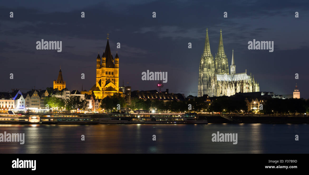 Cologne Stadtpanorama la nuit, la cathédrale, l'Orchestre Philharmonique, Eglise Grand St-martin, Hôtel de Ville, centre historique, le Rhin, Cologne Banque D'Images