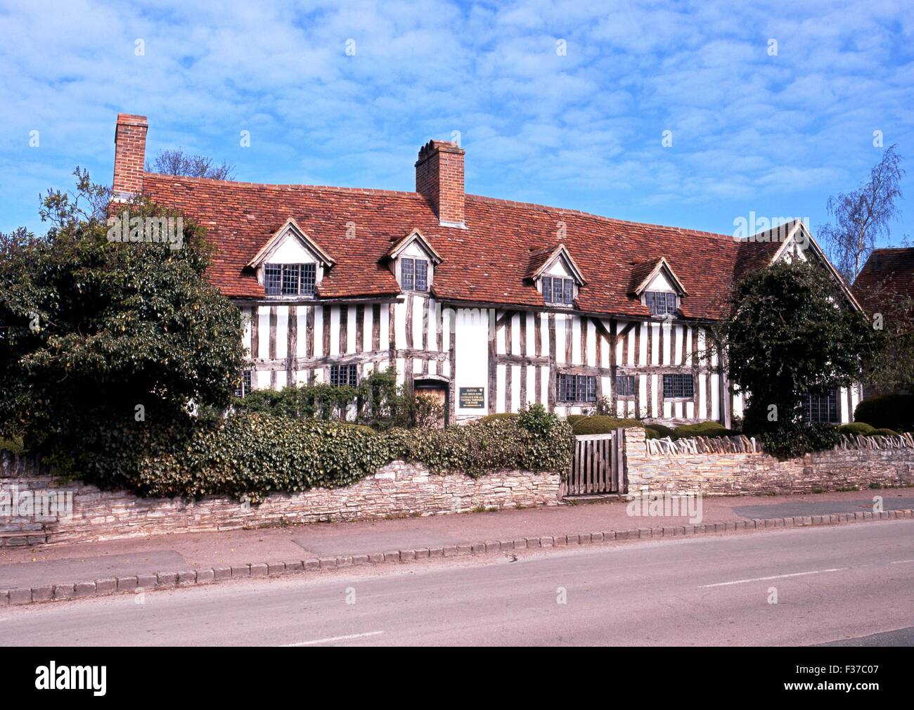 Vue sur le cadre en bois Mary Ardens Maison., Henley-in-Arden, Stratford-upon-Avon, Warwickshire, Angleterre, Royaume-Uni, Europe de l'Ouest. Banque D'Images